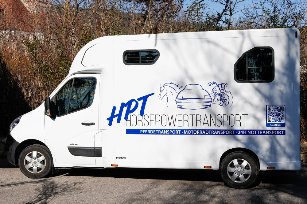 Horsepowertransport Logo auf Pferdetransporter